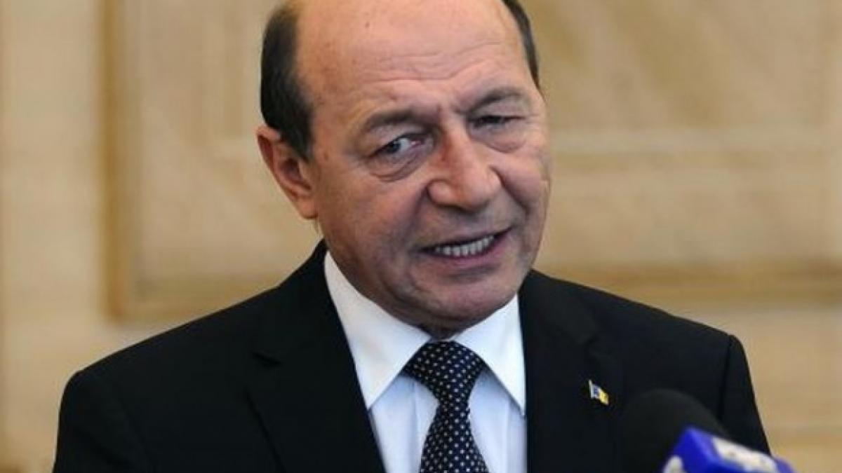 REFERENDUM FAMILIE 2018. Incident cu Traian Băsescu, la secția de votare: A refuzat. Prostia nu poate să deranjeze