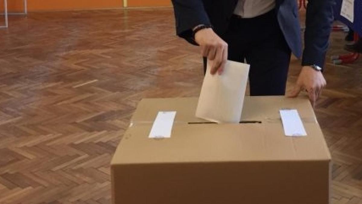 REFERENDUM FAMILIE 2018. Președintele unei secții de votare a venit beat la urne