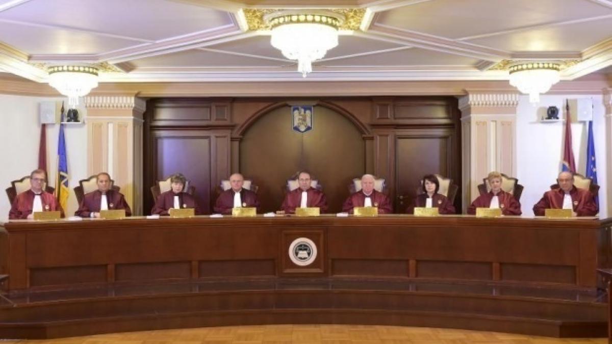 CCR a admis sesizările lui Iohannis asupra modificărilor pe Legea Curţii de Conturi şi pe Legea privind Statutul aleşilor locali