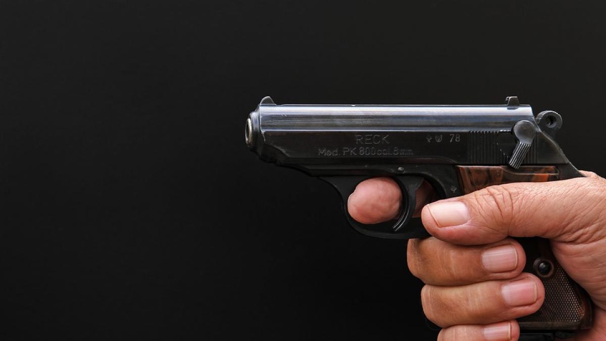 Un elev din Paris și-a amenințat profesoara cu un pistol. Ulterior a spus că arma era falsă și că a vrut să-i facă o glumă