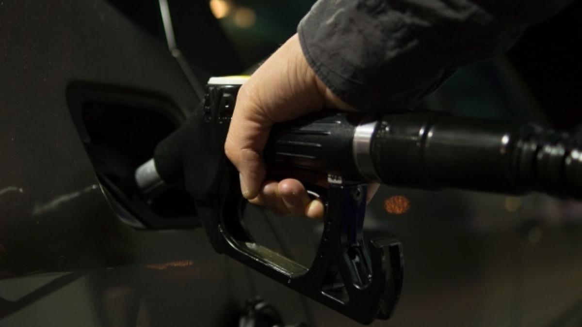 Premieră în România! Preţul carburanţilor ar putea fi plafonat