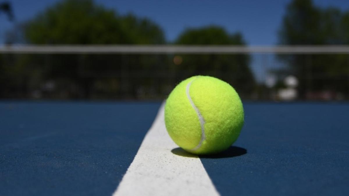 Marius Copil a pierdut finala de la Basel, în faţa lui Roger Federer, după un meci cu scor strâns