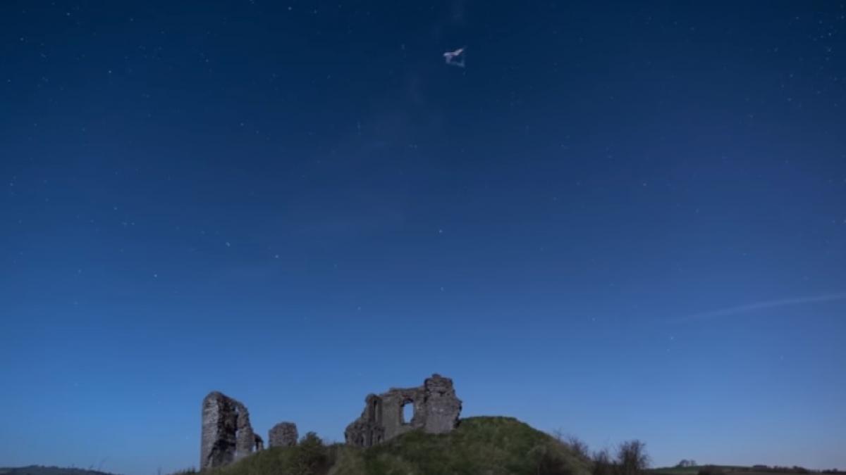 Un britanic a surprins momentul în care un meteor explodează - VIDEO