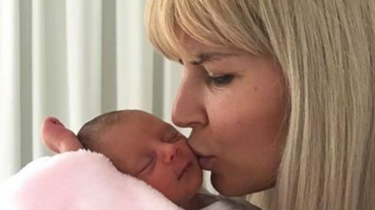 Elena Udrea, fotografie pe Facebook cu fiica sa. Fostul ministru se află în spatele gratiilor în Costa Rica