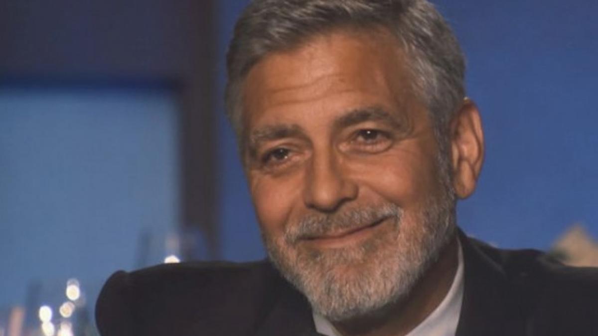 Actorul George Clooney își scoate motocicleta la licitație după ce a fost implicat într-un accident