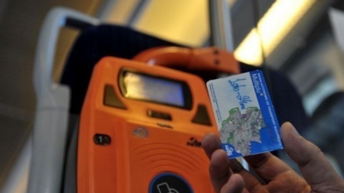 Pensionarii AmendaÅ£i Sever DacÄƒ Nu ValideazÄƒ Cardurile In Autobuzele Bucurestene