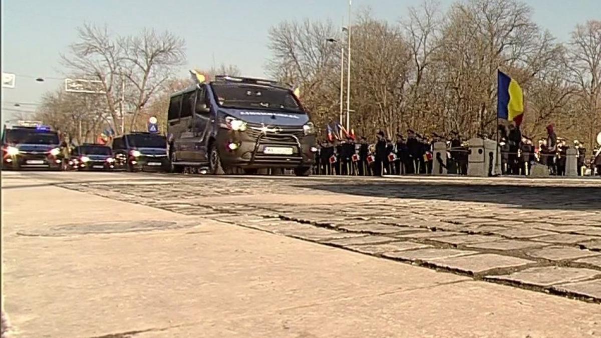 Incident la Parada Militară. Jandarmeria, huiduită în timpul defilării