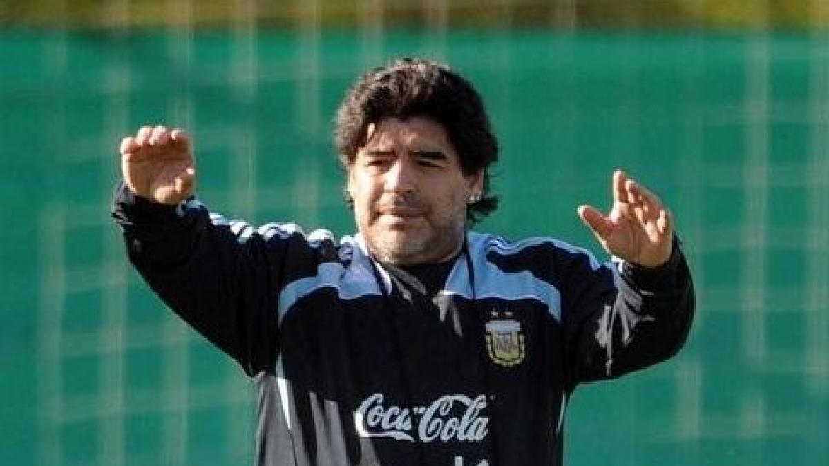 Maradona, scandal cu înjurături la adresa adversarilor. Circ total după ultimul meci pierdut de echipa sa