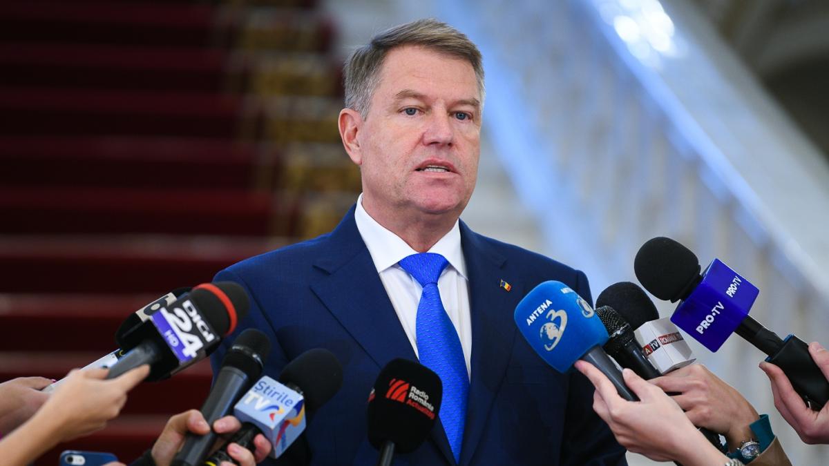 Iohannis o ironizează pe Viorica Dăncilă: E drăguț discursul cu pacea mondială