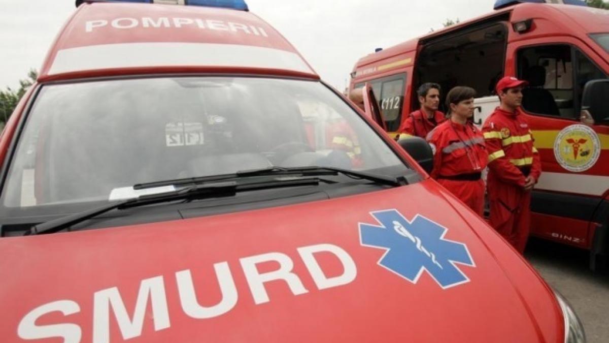 Accident grav în Vrancea. O ambulanță SMURD s-a ciocnit cu o autoutilitară: cinci victime