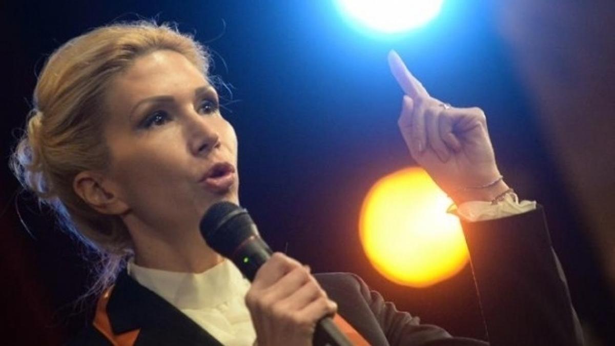 Raluca Turcan, atac dur la adresa premierului Dăncilă: „Mi se pare devastator pentru tânăra generaţie să aibă un premier care este subiect de bancuri pe WhatsApp”