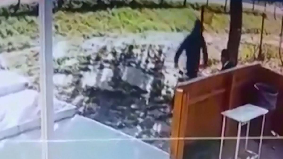 Criminal la 16 ani! Un bătrân din Iași, bătut până la moarte pentru 10 lei - VIDEO