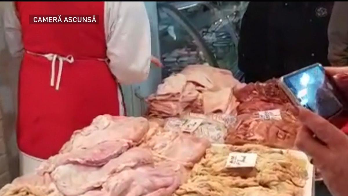 Imagini revoltătoare în Capitală! Cum se vinde carnea în Piaţa Obor - VIDEO