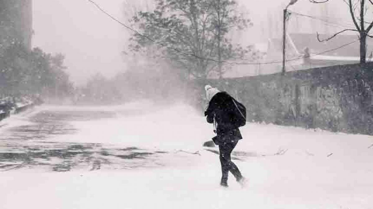 Meteorologii avertizează! Cod galben de ninsori şi viscol în 21 de judeţe