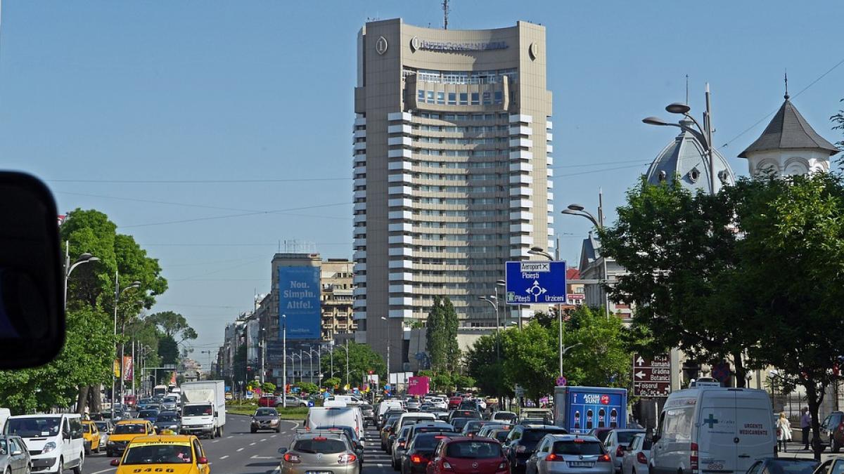 SINUCIDERE INTERCONTINENTAL. Un bărbat s-a aruncat de pe hotelul din Bucureşti