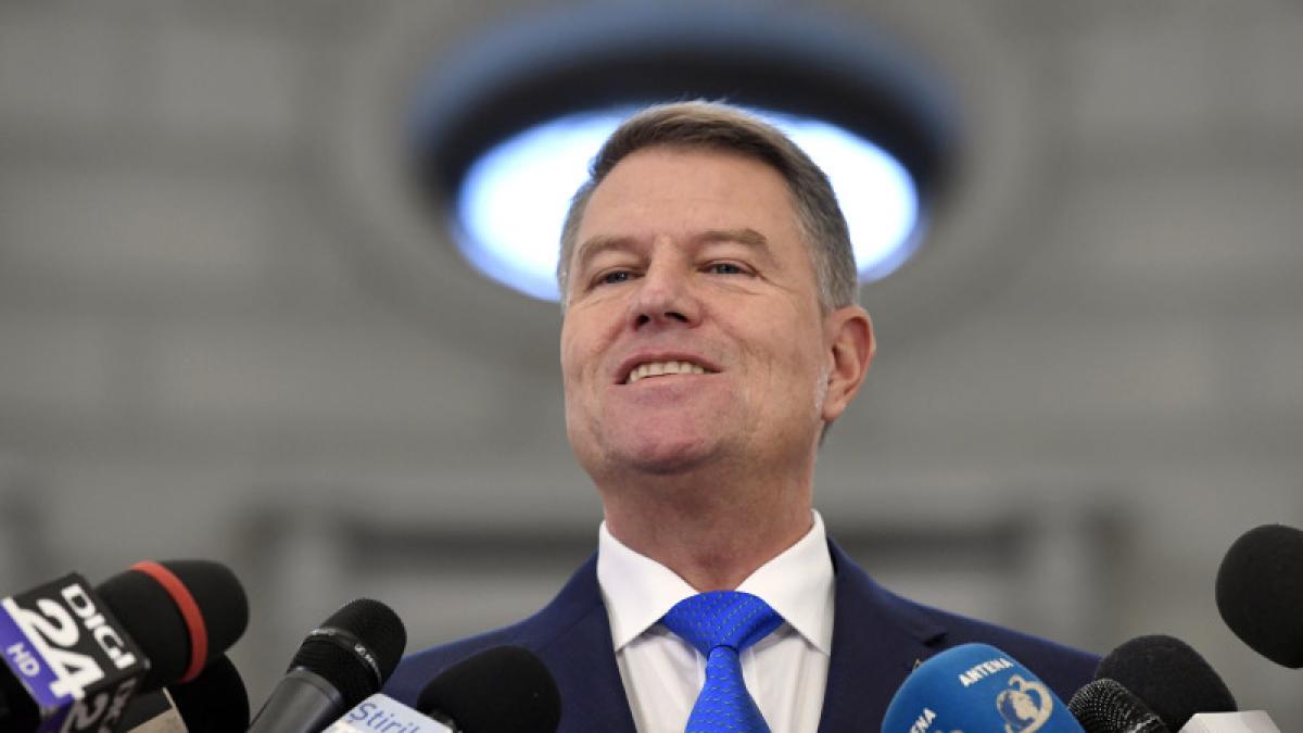 PSD: Iohannis nu-l revocă pe Augustin Lazăr pentru că acesta o protejează pe Carmen Iohannis