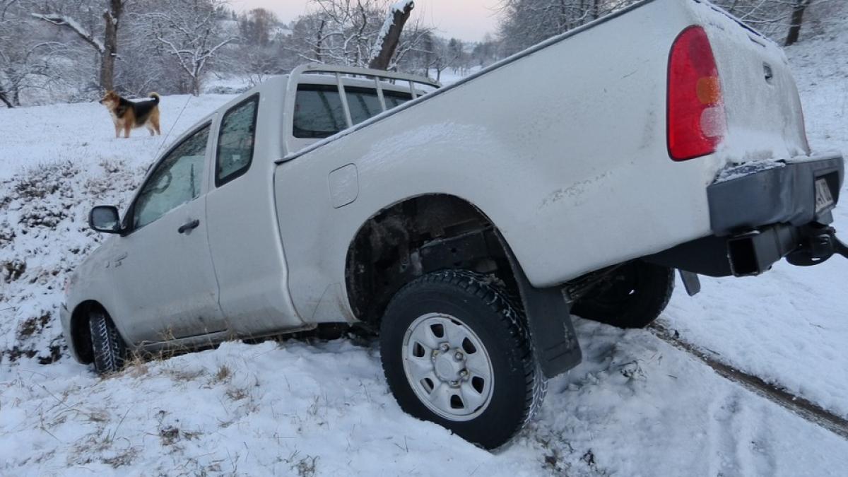 Accident grav în Argeș. O mașină a intrat în mai multe persoane, după ce s-a izbit de alt autoturism: mai multe victime