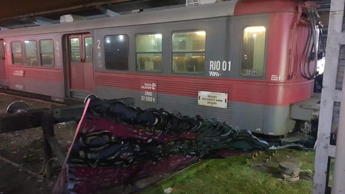 Pericol de explozie în Caraș-Severin. Un tren cu substanțe periculoase a deraiat de pe șine. Pompierii s-au deplasat de urgență