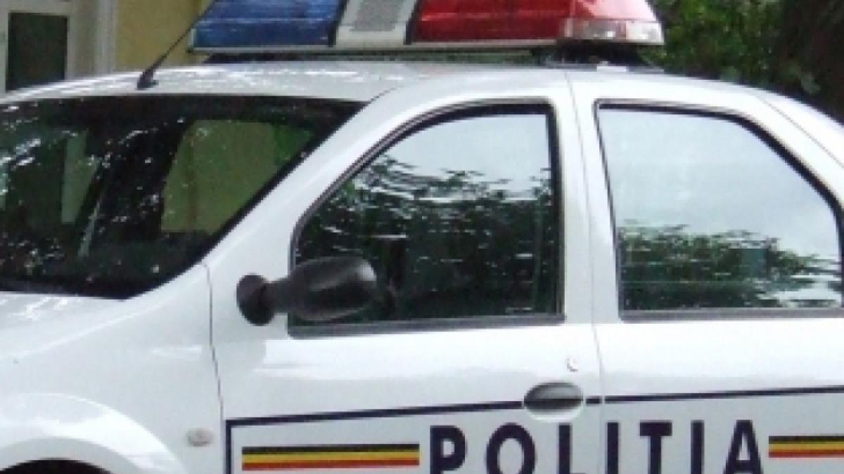 O tânără de 23 de ani a jefuit un bătrân care abia își luase pensia. A fost prinsă de polițiști după doar cinci minute