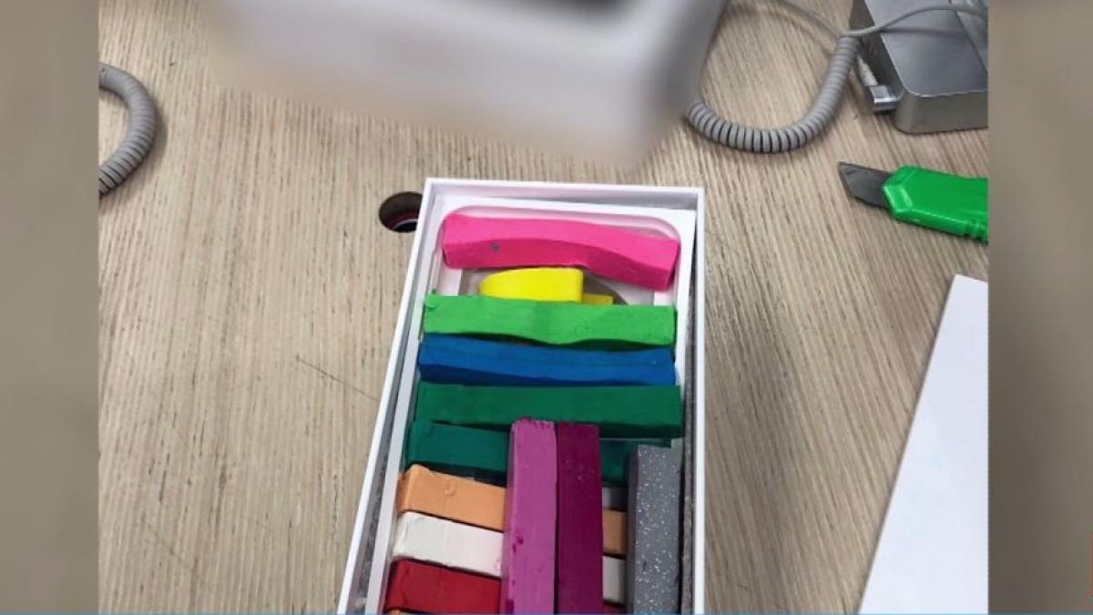 Telefoane de lux înlocuite cu plastilină. Cum a reuşit un tânăr să facă escrocheria - VIDEO