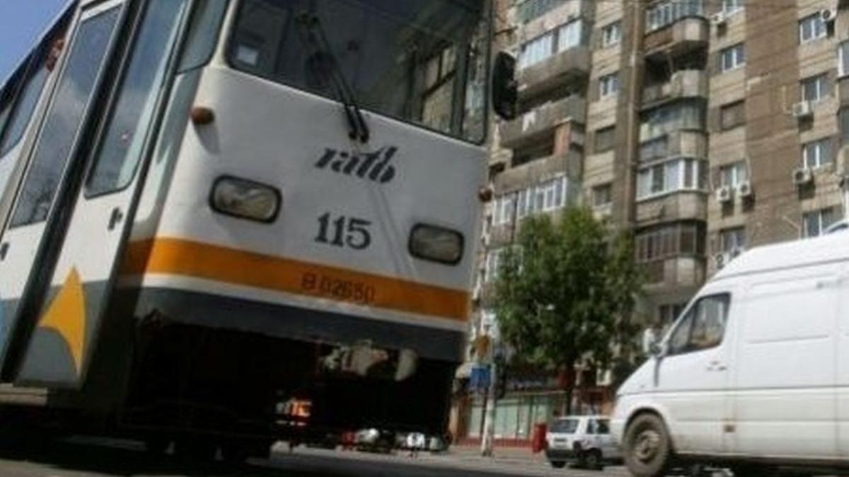 Incident în București! Un tramvai de pe linia 14 a deraiat