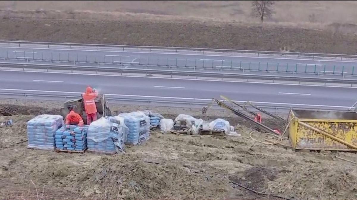 Un tronson din autostrada A10, în pericol de a fi înghiţit de pământ