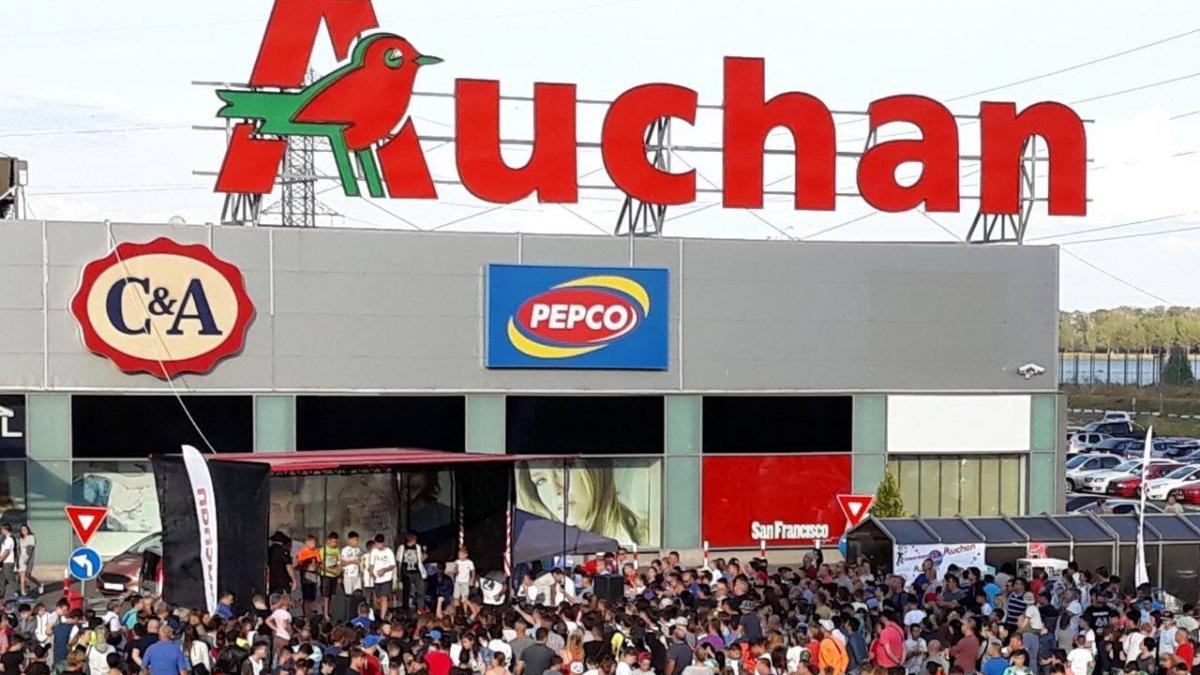 Alertă alimentară. Auchan retrage de la raft un nou lot de file de somon contaminat cu Listeria 