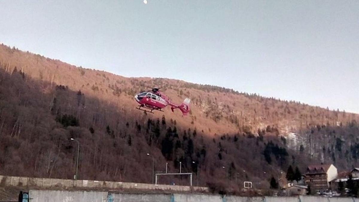 Incident grav în Bușteni. Un copil s-a izbit cumplit de un gard metalic. A fost transportat de urgență în Capitală cu un elicopter SMURD