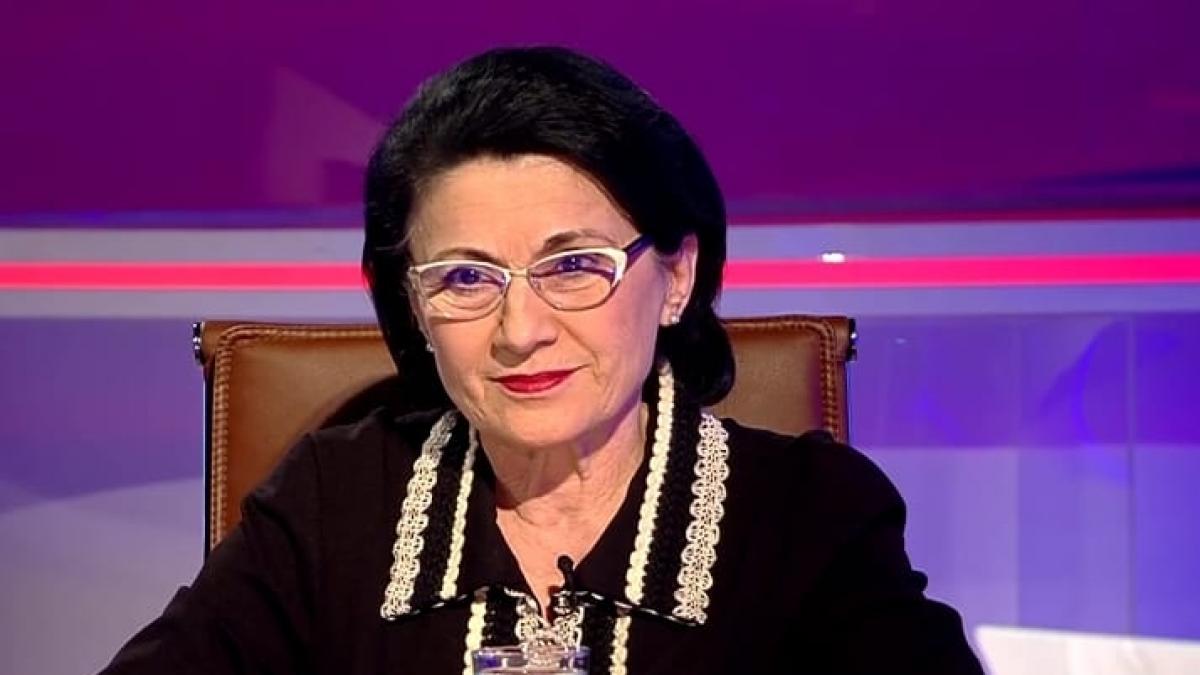 Ecaterina Andronescu, de neclintit în problema uniformelor obligatorii