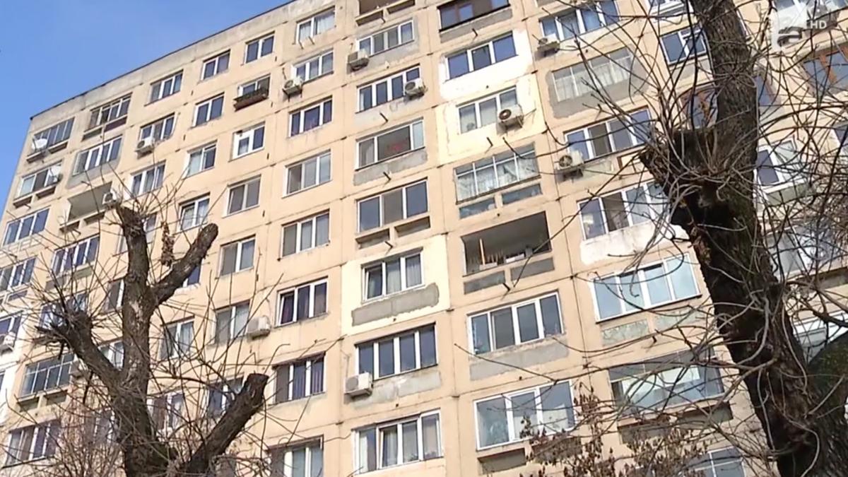 Tânărul de 23 de ani din Năvodari a ieșit pe balcon să fumeze. După câteva minute, ceva neașteptat s-a întâmplat