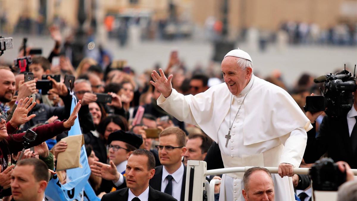 Papa Francisc e aşteptat de cel puţin 500.000 de creştini în România 