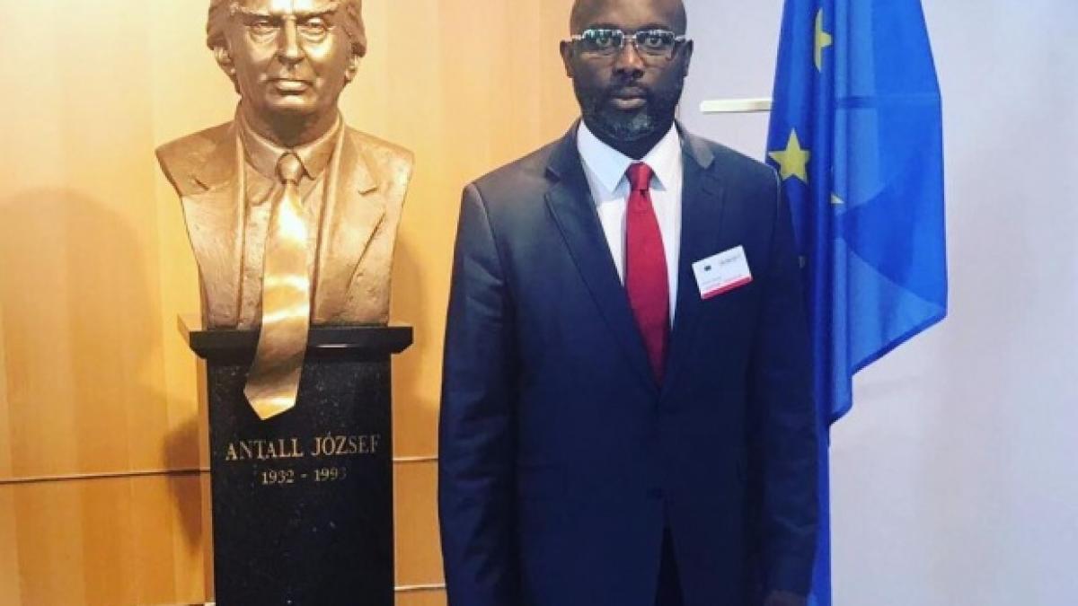 George Weah, președintele Liberiei, nevoit să lucreze de acasă. Clădirea Ministerului de Externe, închisă dintr-un motiv incredibil