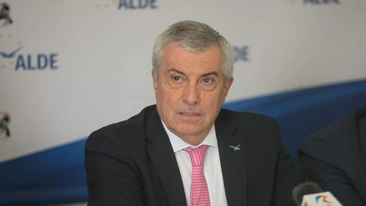 Tăriceanu, mesaj surprinzător pe Facebook: Sunteți frumoșii nebuni ai societății 