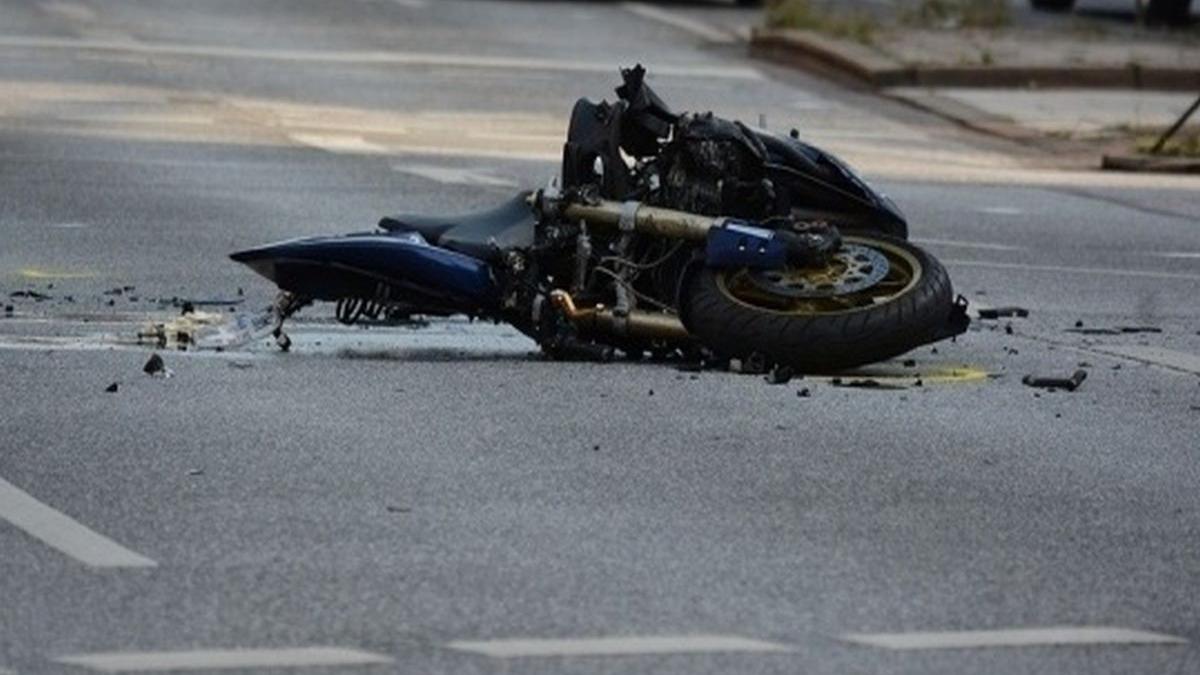 Accident teribil în Iași. Un motociclist a murit pe loc după ce a fost acroșat de o mașină