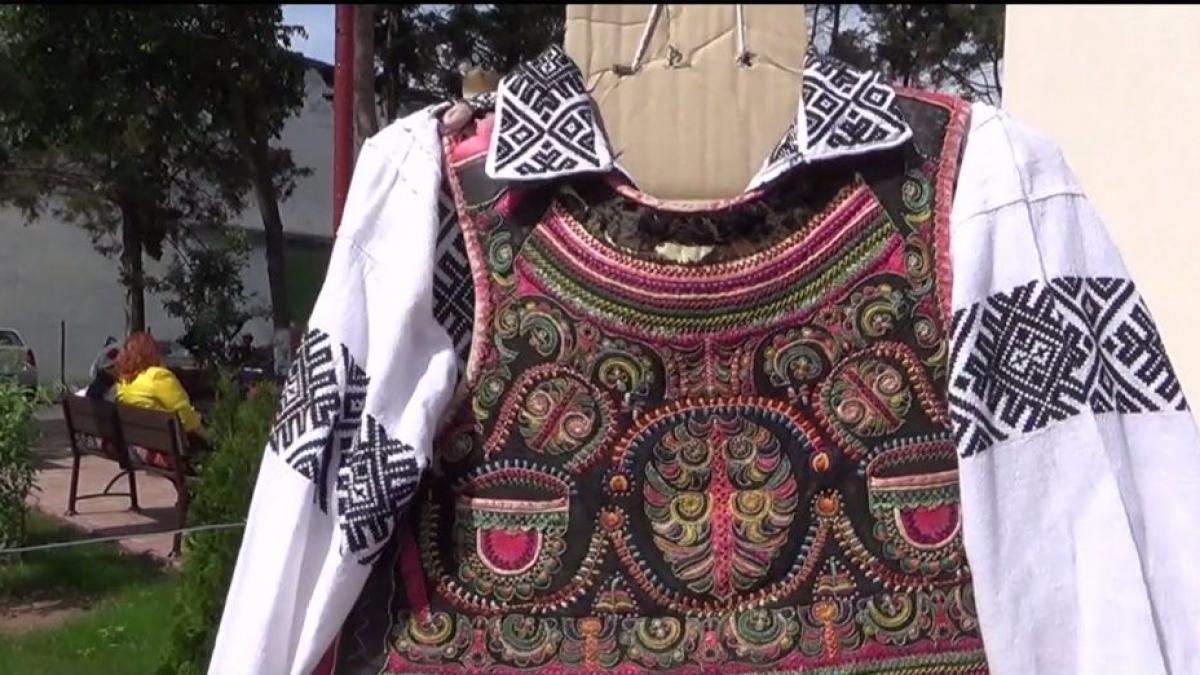 Ziua Naţională a Costumului Popular Românesc, cinstit de ziua sa