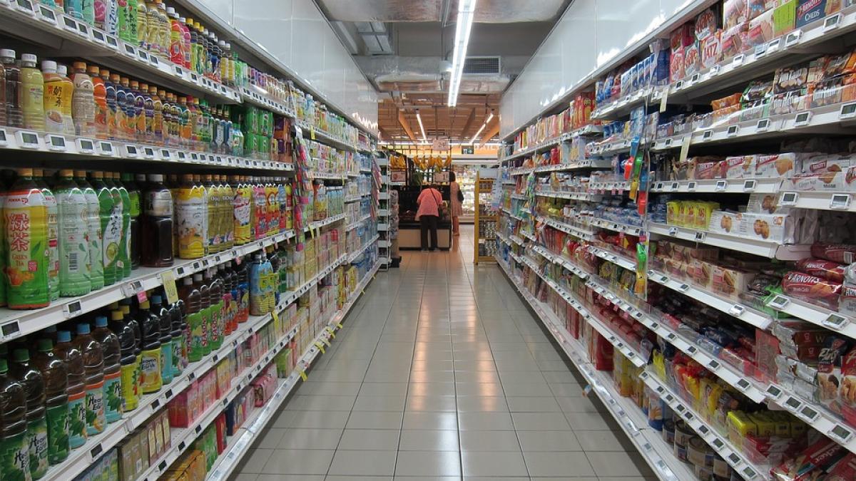 A intrat în supermarket și a furat. Paznicul s-a apropiat de el și la scurt timp, totul a luat o întorsătură neașteptată. Ce a scos bărbatul din buzunar