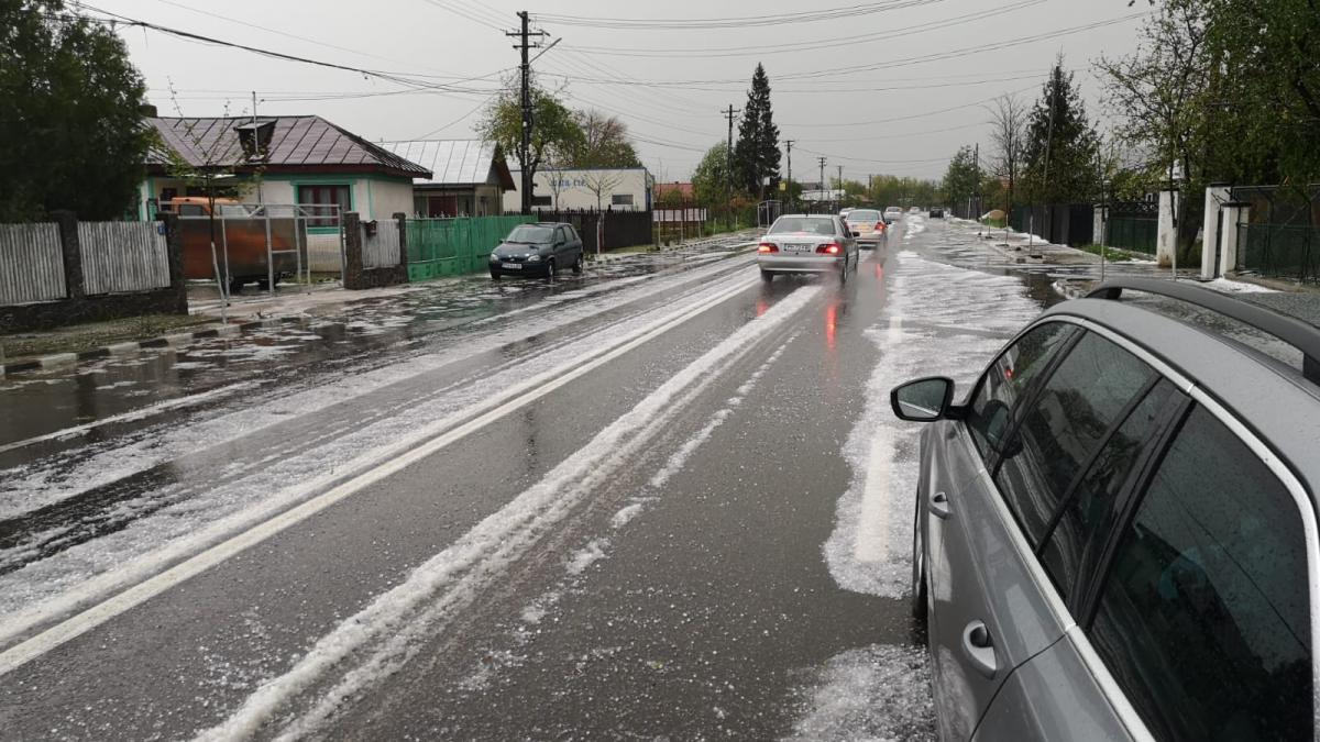 Ploi și furtuni în toată țara. Meteorologii anunță vijelii și grindină