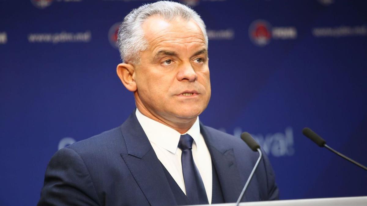 Criză politică la Chișinău. Oamenii mobilizați de Plahotniuc protestează în toiul nopții