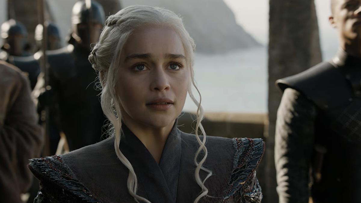 Emilia Clarke regretă tinereţea pierdută cu filmările la ''Game of Thrones''