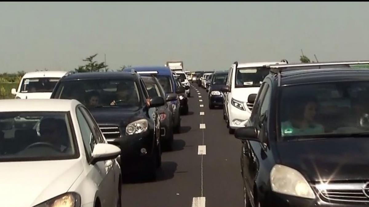 Haos pe Autostrada Soarelui, în prima zi a minivacanţei. Ce a promis ministrul Transporturilor