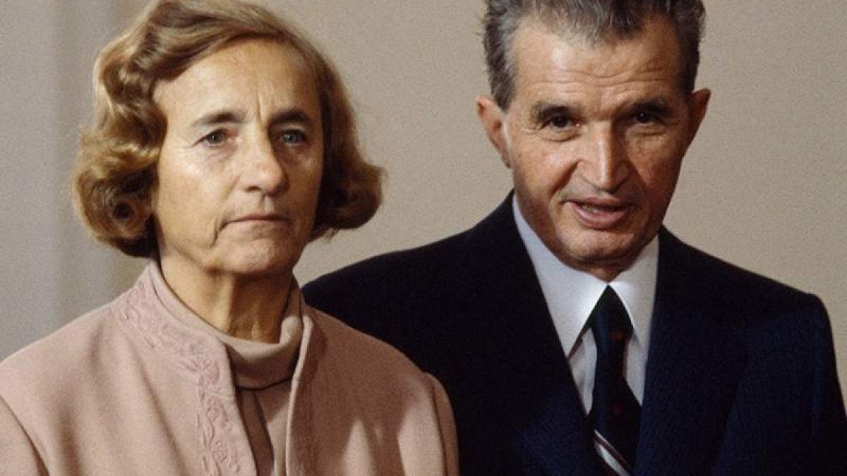 Momentul în care Elena Ceaușescu era să moară. „Şoferul a avut vreo zece coaste rupte, iar pe ea a trăsnit-o rău“