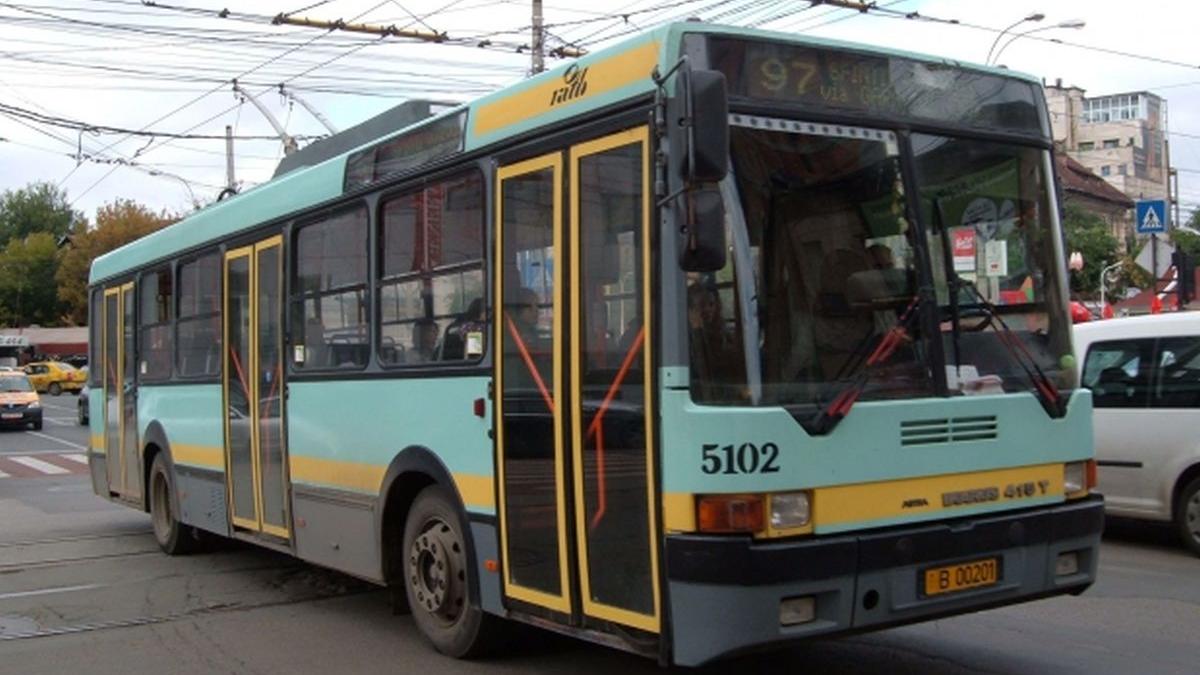 Troleibuzele liniilor 65, 86 și 97 sunt blocate pe Calea Griviței, traficul este paralizat