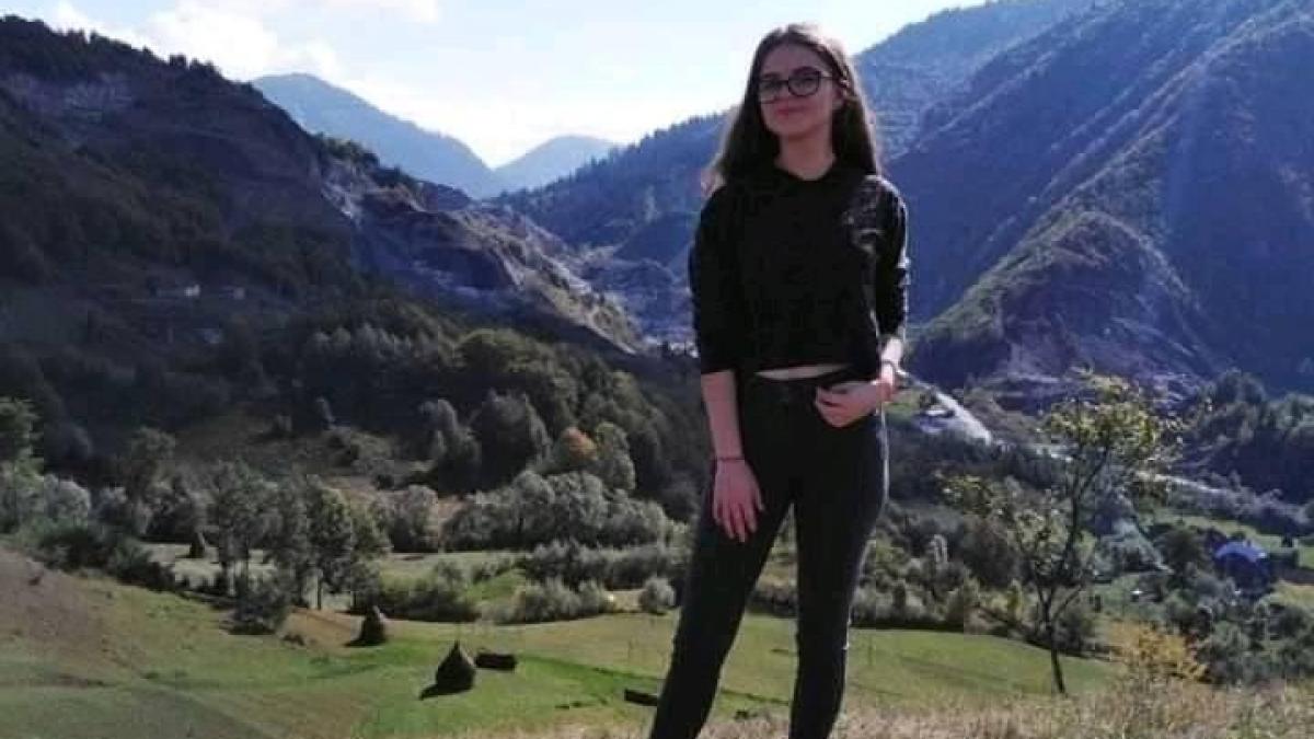 Mesaje sfâșietoare pentru Alexandra, fata ce ar fi fost răpită și ucisă la Caracal. Ce a apărut pe pagina ei de Facebook