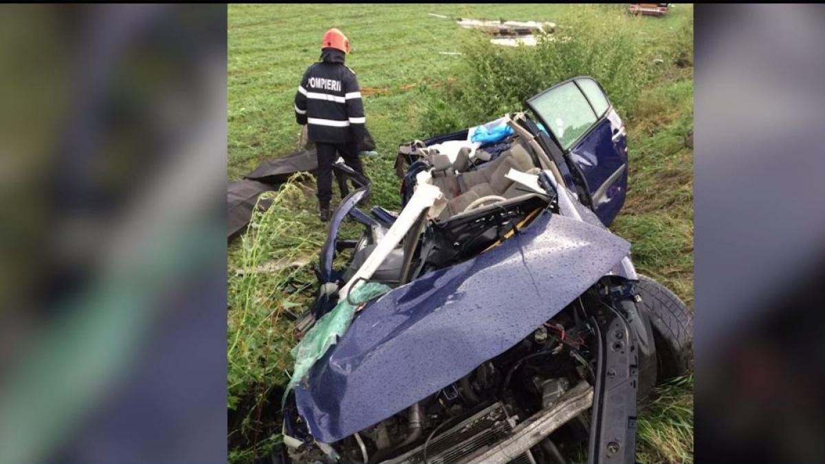 Accident rutier grav în judeţul Braşov. Doi oameni au murit şi alţi trei au fost grav răniţi