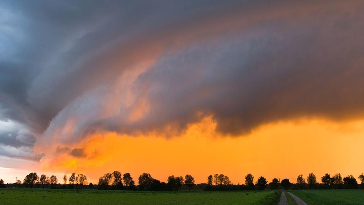 Anunț de ultima oră de la meteorologi! Vremea se schimbă radical. Furtuni și ploi torenţiale în toată țara, începând de miercuri