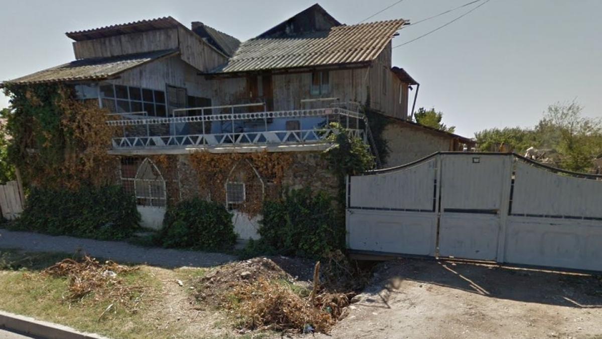 Vecinul care a intrat în casa lui Dincă, mărturii șocante: Masa nu avea picioare și erau munți de pământ între camere! 