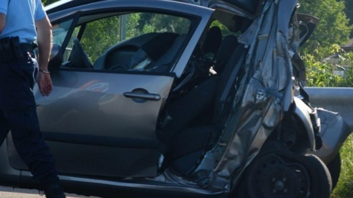 Accident grav în Hunedoara. Un bărbat a murit pe loc, alte trei persoane au ajuns la spital