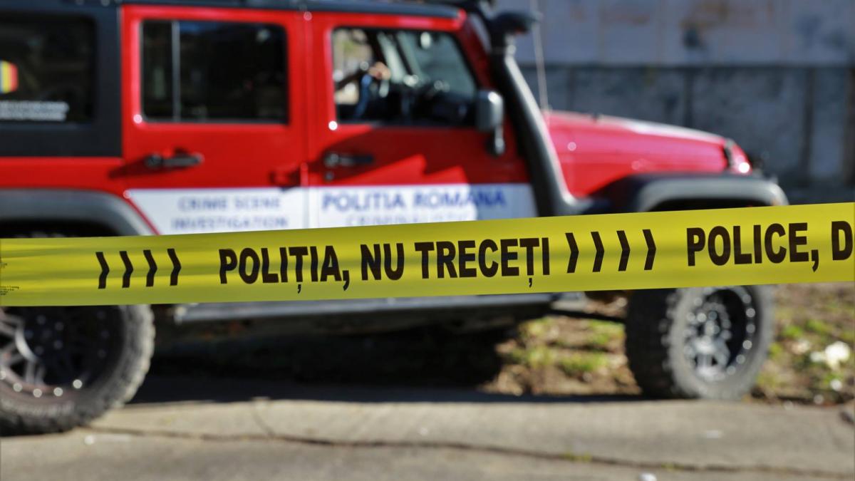 Crime oribile într-o localitate din Vaslui. Doi bătrâni, soţ şi soţie, au fost găsiţi fără suflare