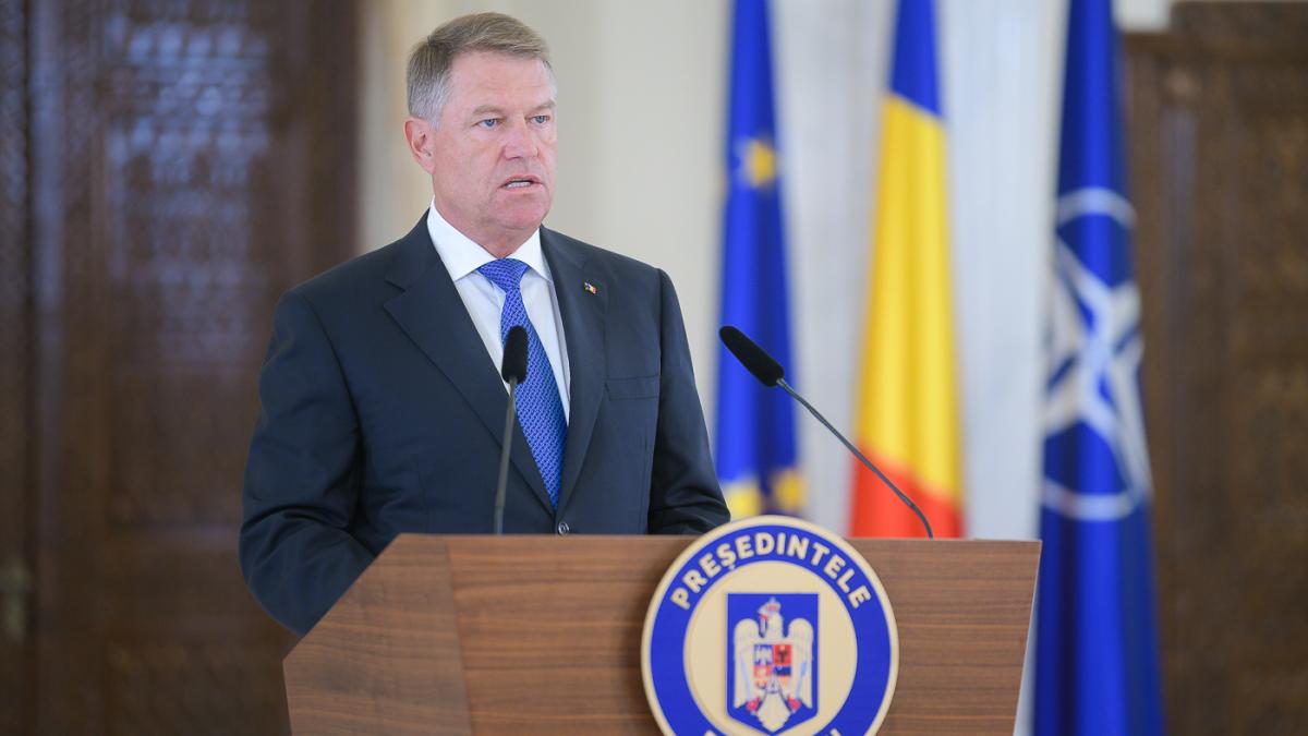 Iohannis: „Despre actuala criză guvernamentală, remaniere, calea de ieşire din criză o să fac o declaraţie mâine”