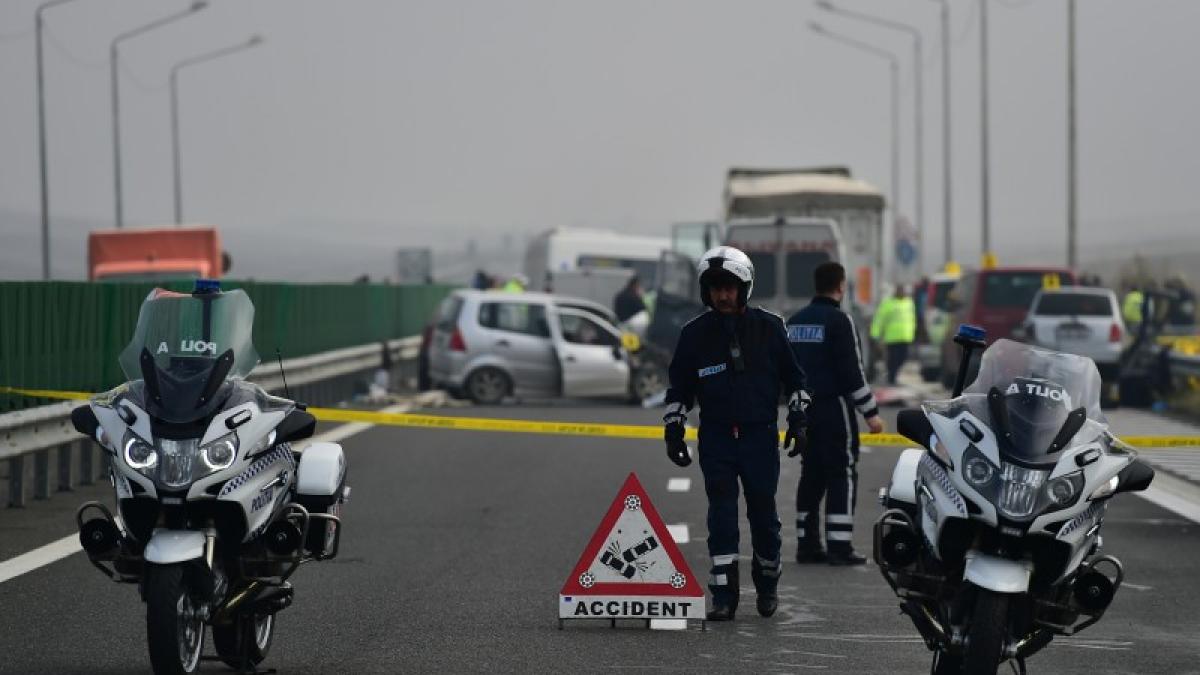 Autostrada Soarelui, blocată de un accident. Patru mașini au fost implicate în coliziune. Unul dintre autoturisme a luat foc